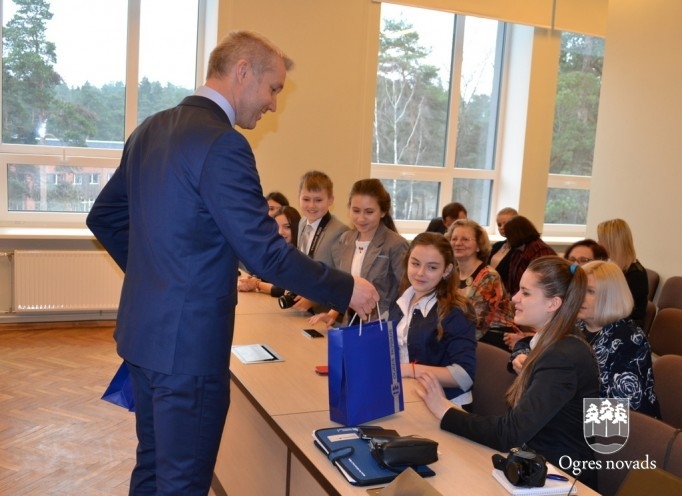 Ogrē viesojas pedagogi un skolēni