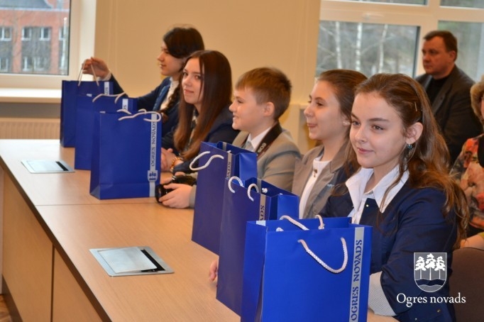 Ogrē viesojas pedagogi un skolēni