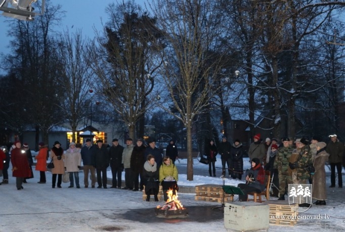 Atmiņās pie barikāžu simbola - ugunskura