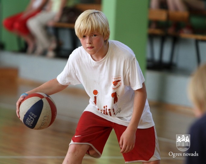 Ogres Basketbola skolā viesojas groza bumbas meistari