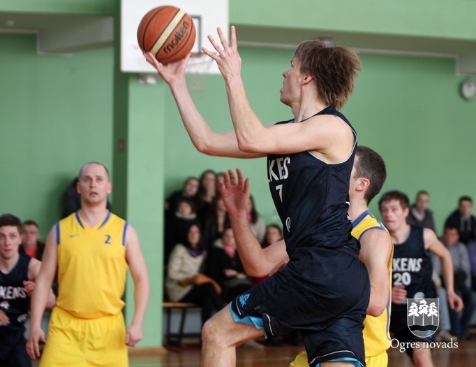 Basketbola čempionātā noskaidrotas finālistes