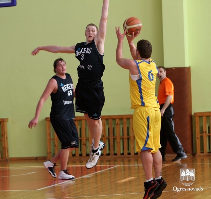 Basketbola čempionātā noskaidrotas finālistes