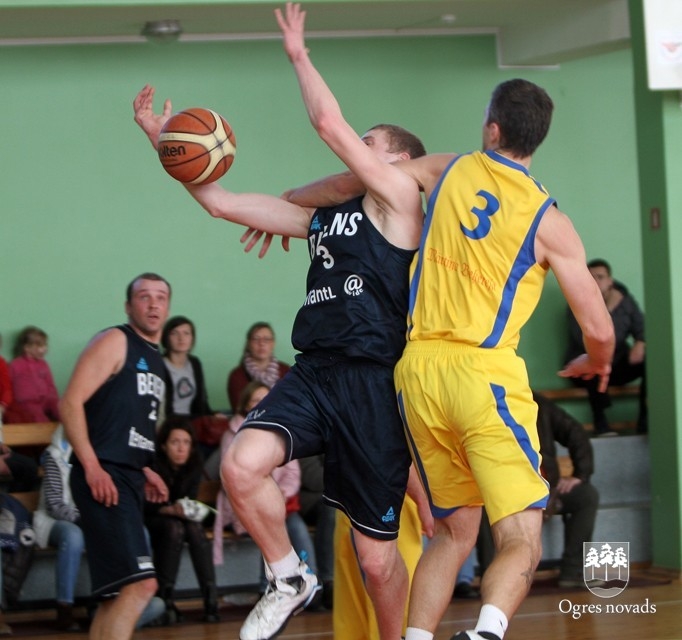 Basketbola čempionātā noskaidrotas finālistes