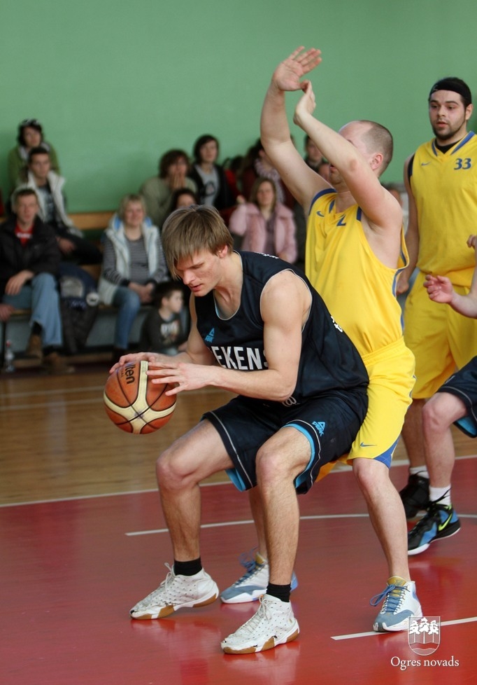 Basketbola čempionātā noskaidrotas finālistes