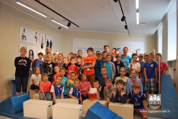 Basketbola skolas jaunajiem sportistiem iespēja satikt Kristapu Porziņģi