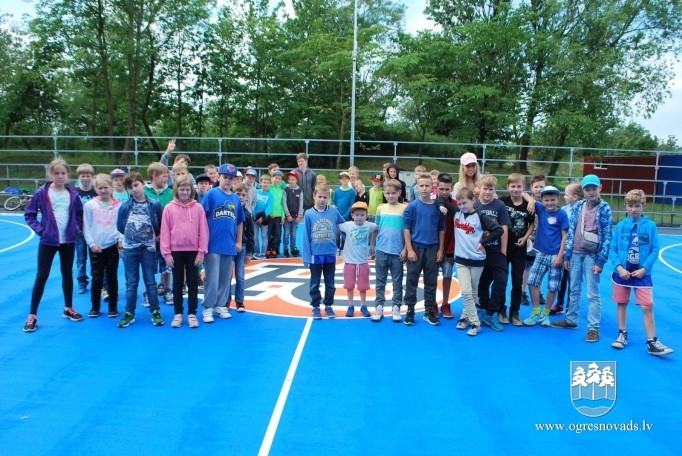 Basketbola skolas jaunajiem sportistiem iespēja satikt Kristapu Porziņģi