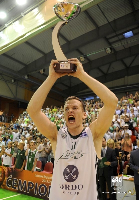 Basketbolisti Bērziņš un Jonāts kļūst par Latvijas čempioniem
