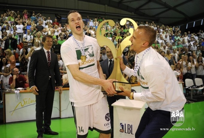 Basketbolisti Bērziņš un Jonāts kļūst par Latvijas čempioniem