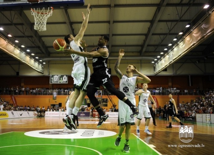 Basketbolisti Bērziņš un Jonāts kļūst par Latvijas čempioniem