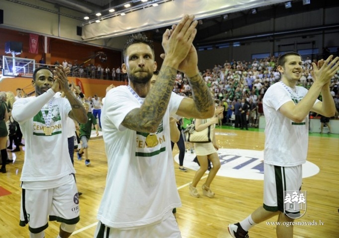 Basketbolisti Bērziņš un Jonāts kļūst par Latvijas čempioniem