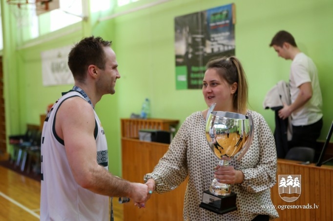 "Los OG3R" – divkārtēja Ogres novada čempione basketbolā