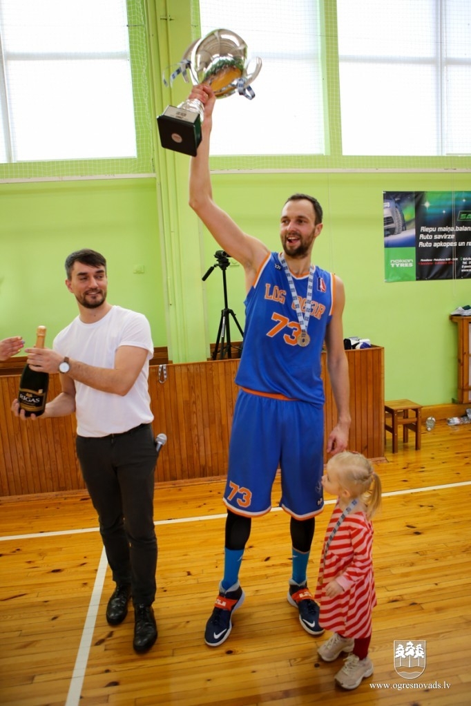 "Los OG3R" – divkārtēja Ogres novada čempione basketbolā