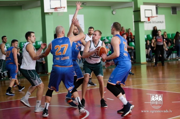 "Los OG3R" – divkārtēja Ogres novada čempione basketbolā