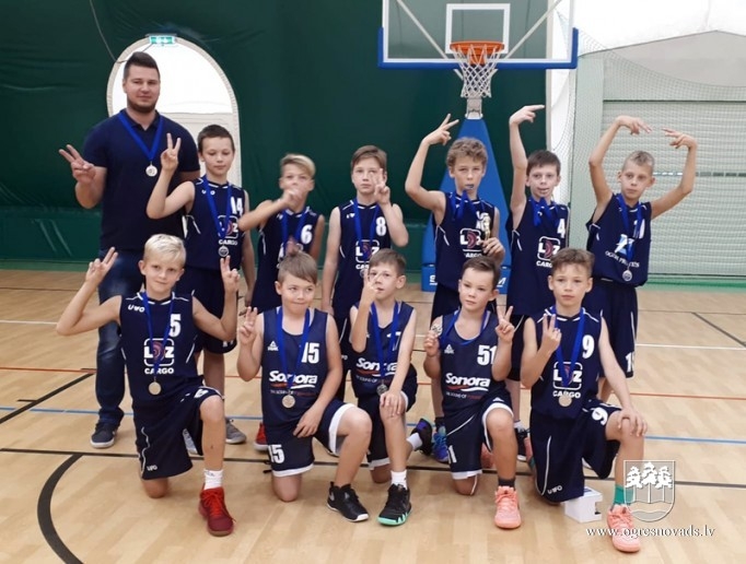 Ogres jaunajiem basketbolistiem sudraba medaļas Tallinā