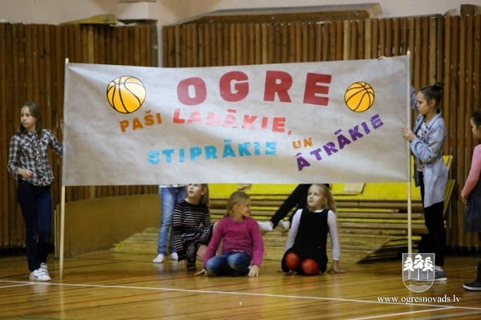 Ogres sākumskolas "Orlando Magic" uzvar arī savā laukumā