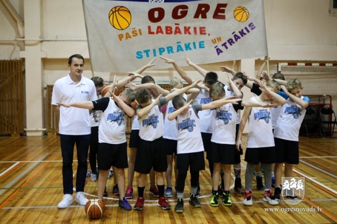 Ogres sākumskolas "Orlando Magic" uzvar arī savā laukumā