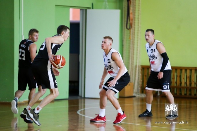 Par Ogres čempioni basketbolā kļūst "Los OG3R"