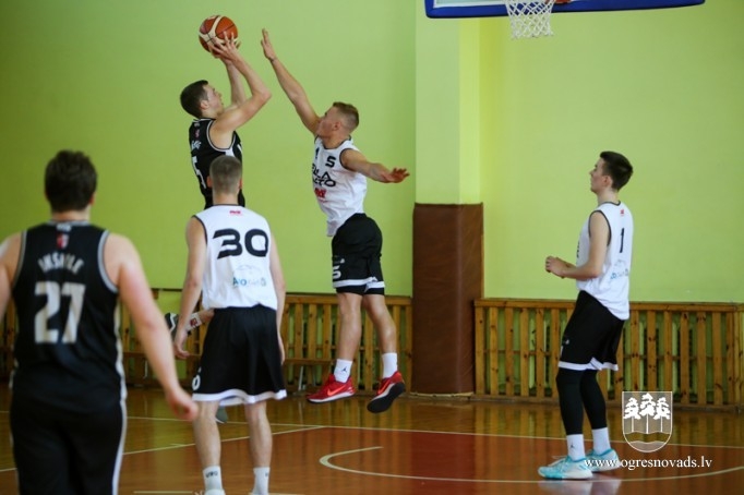 Par Ogres čempioni basketbolā kļūst "Los OG3R"