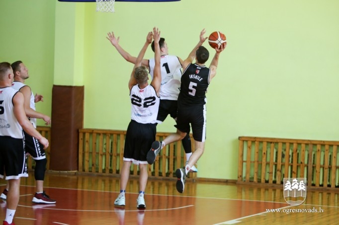 Par Ogres čempioni basketbolā kļūst "Los OG3R"