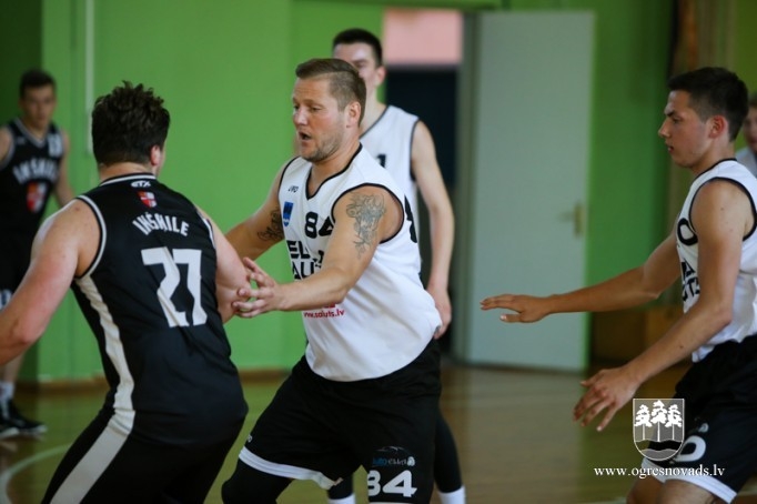 Par Ogres čempioni basketbolā kļūst "Los OG3R"