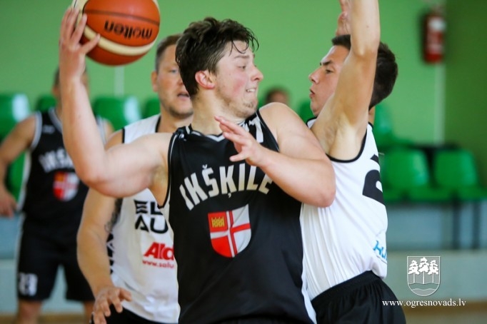 Par Ogres čempioni basketbolā kļūst "Los OG3R"