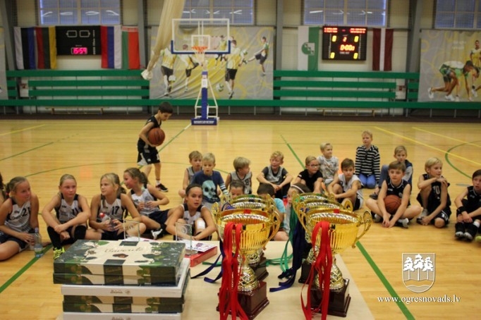 Jaunie Ogres basketbolisti izcīna Mārupes kausu