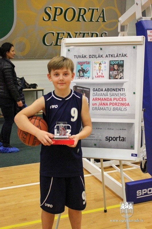 Jaunie Ogres basketbolisti izcīna Mārupes kausu