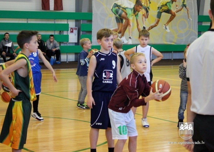Jaunie Ogres basketbolisti izcīna Mārupes kausu