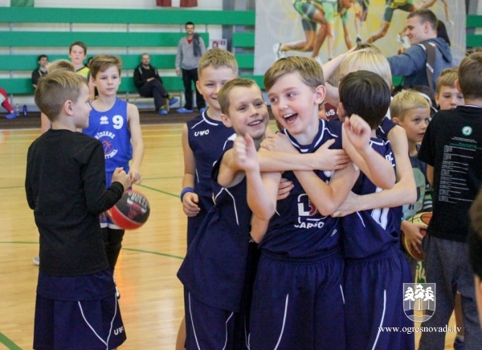 Jaunie Ogres basketbolisti izcīna Mārupes kausu