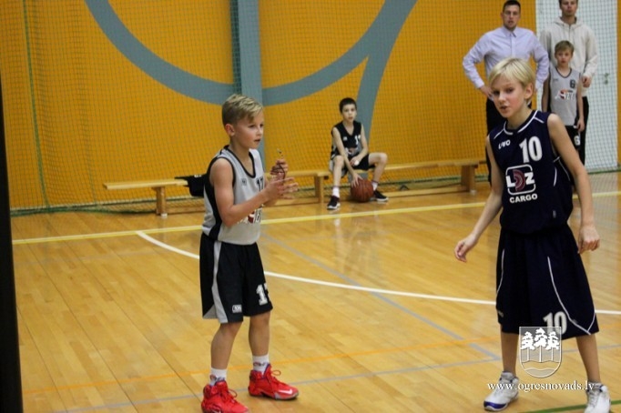 Jaunie Ogres basketbolisti izcīna Mārupes kausu