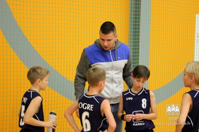 Jaunie Ogres basketbolisti izcīna Mārupes kausu