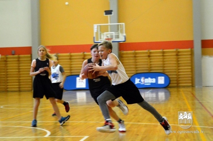 Sākumskolas 5.c klase turpina dalību basketbola turnīrā “Junior NBA”