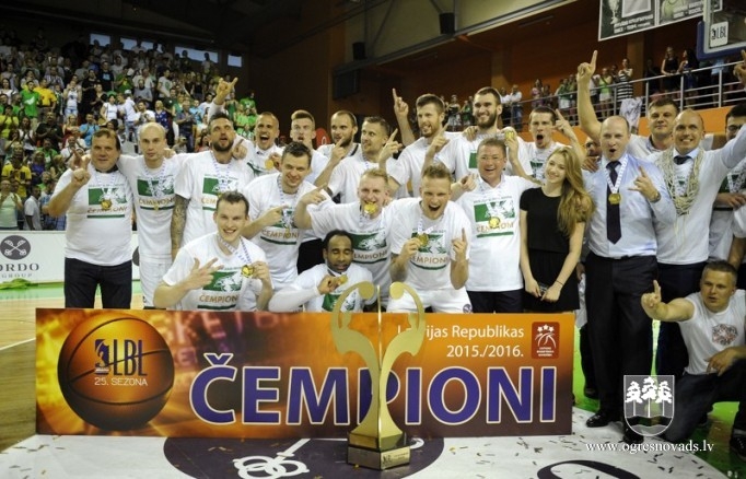 Basketbolisti Bērziņš un Jonāts kļūst par Latvijas čempioniem