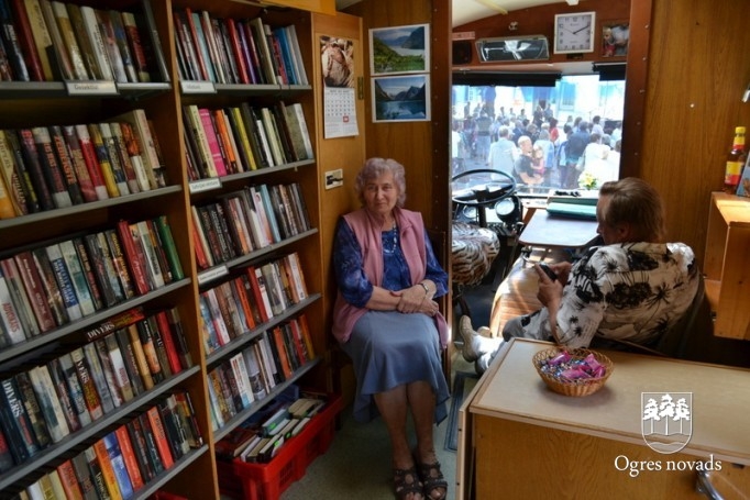 Ogres Centrālajai bibliotēkai - 85