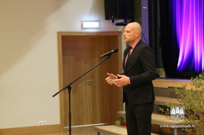 Godina ilggadējos Ogres reģiona bibliotēku darbiniekus