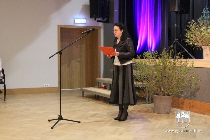 Godina ilggadējos Ogres reģiona bibliotēku darbiniekus