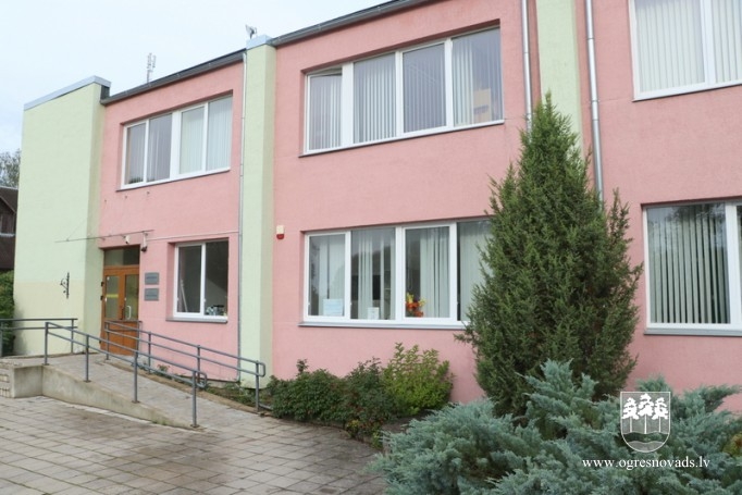 Novada pagastos plašas, labi aprīkotas bibliotēkas