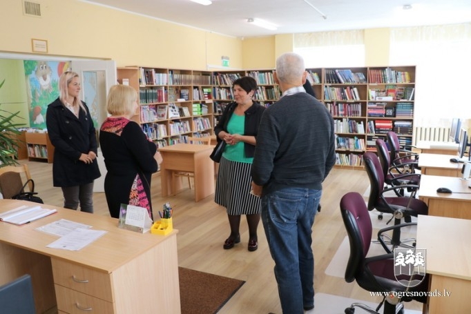 Novada pagastos plašas, labi aprīkotas bibliotēkas