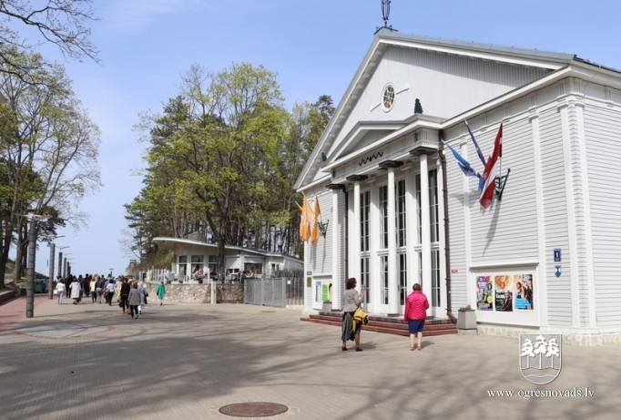 Ogres reģiona bibliotēku darbinieki tiekas Jūrmalā