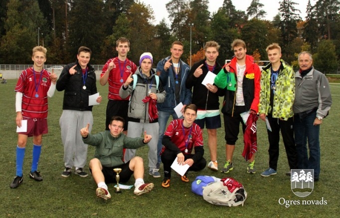 Ogres VĢ un Ogres tehnikuma futbolisti uzvar Skolēnu sporta spēles