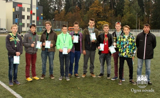 Ogres VĢ un Ogres tehnikuma futbolisti uzvar Skolēnu sporta spēles