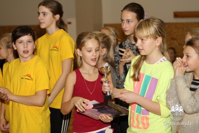 Skolēnu sporta spēlēs uzvar ogrēnieši un madlienietes