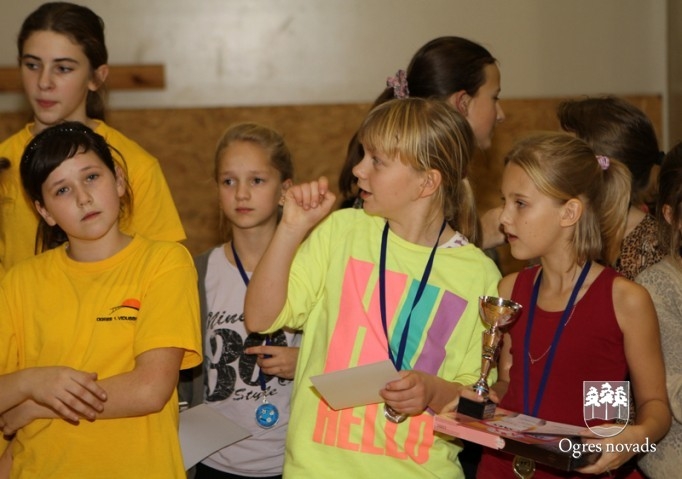 Skolēnu sporta spēlēs uzvar ogrēnieši un madlienietes