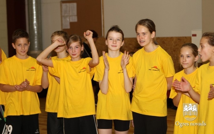 Skolēnu sporta spēlēs uzvar ogrēnieši un madlienietes