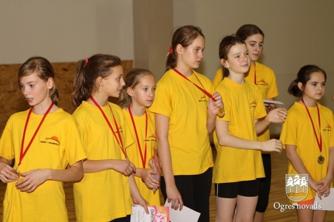 Skolēnu sporta spēlēs uzvar ogrēnieši un madlienietes