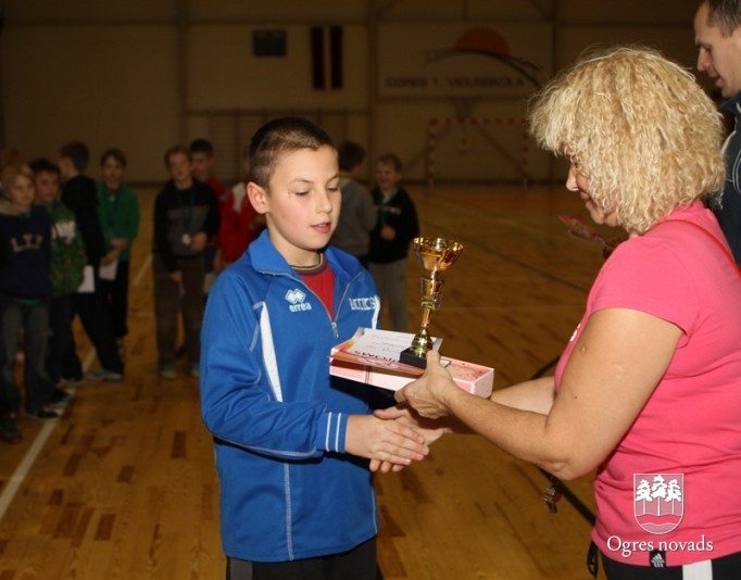 Skolēnu sporta spēlēs uzvar ogrēnieši un madlienietes
