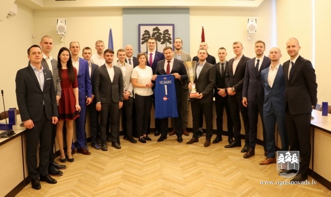Pašvaldības vadība pateicas BK “Ogre” komandai