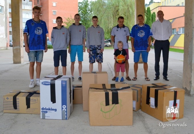 Akcijā Ukrainas iedzīvotājiem ziedo arī Ogres Uzņēmēju biedrība un basketbola klubs “Ogre”