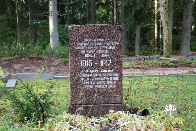 Brāļu kapos Ogrē atsākti labiekārtošanas darbi (20.10.2020.)