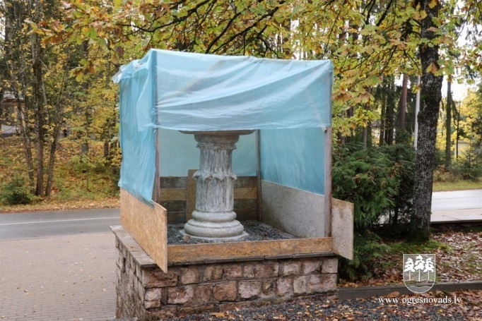 Brāļu kapos Ogrē atsākti labiekārtošanas darbi (20.10.2020.)
